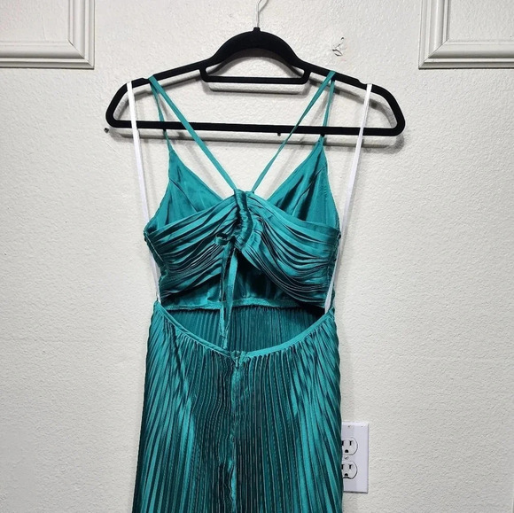Lulus Dreaming in Color Green V-Neck Pleated Satin Maxi Dress Party Wedding Prom - Picture 7 of 9